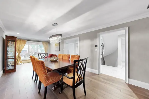 186 Wigwoss DR, Vaughan, ON L4L 4H2