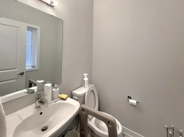 82 William Shearn CRES, Markham, ON L6C 3J4