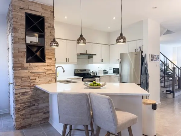 17 Bellagio CRES, Vaughan, ON L4K 5J9