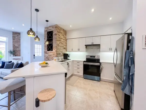 17 Bellagio CRES, Vaughan, ON L4K 5J9