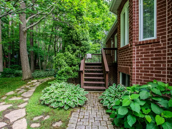 68 Alana DR, Springwater, ON L4N 7K8