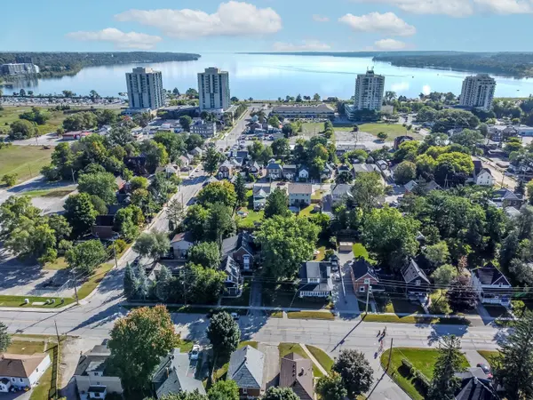 81 Innisfil ST, Barrie, ON L4N 3E3