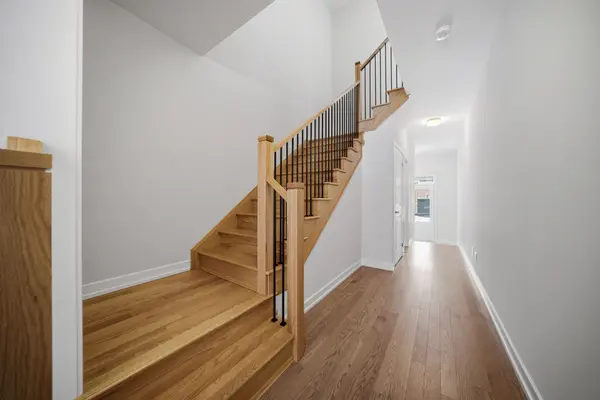 1201 Dartmouth CRES, Oakville, ON L6H 8C3