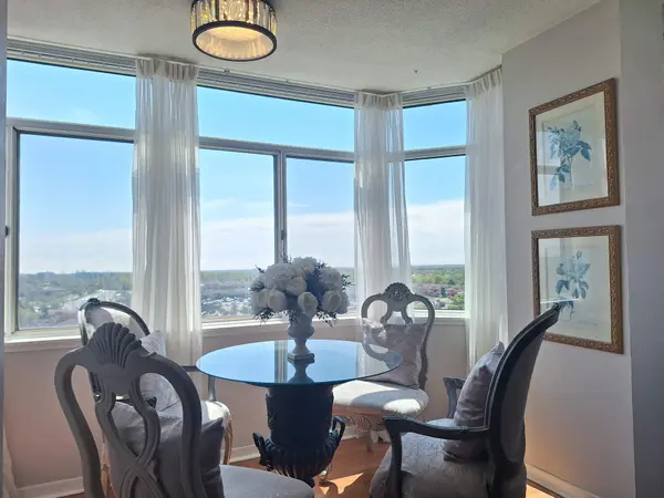 300 Webb DR #1001, Mississauga, ON L5B 3W3