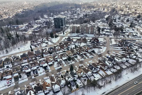 18 Russell ST, Halton Hills, ON L7G 5Y7