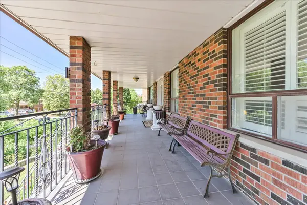 502 Queens DR, Toronto W04, ON M6L 1M8