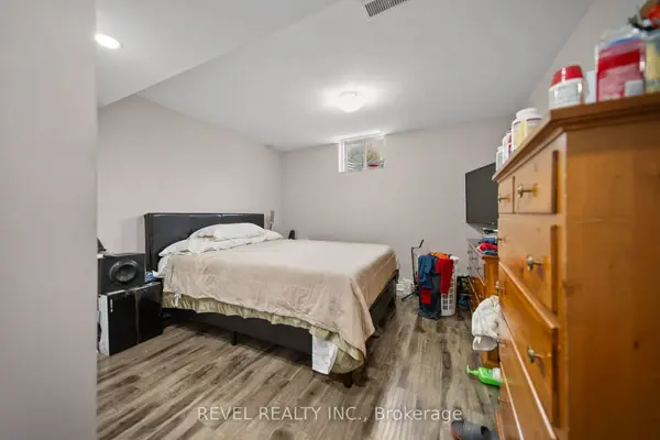 31 Saint Hubert DR, Brampton, ON L6P 1W1