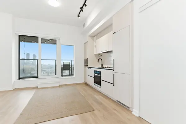 10 Graphophone GRV #502, Toronto W02, ON M6H 0E5