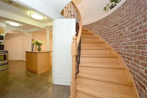 422 Silverthorne CRES, Mississauga, ON L5R 1W4