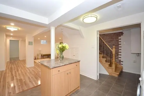 422 Silverthorne CRES, Mississauga, ON L5R 1W4