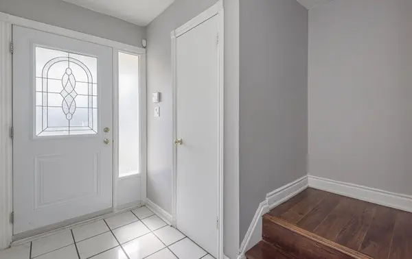 225 Baronwood CT, Brampton, ON L6V 3H9