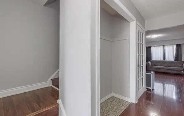 225 Baronwood CT, Brampton, ON L6V 3H9