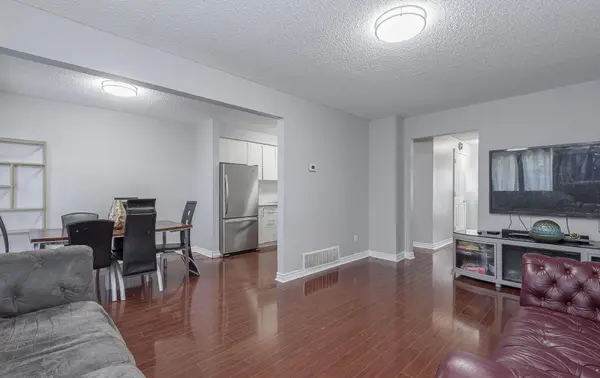 225 Baronwood CT, Brampton, ON L6V 3H9