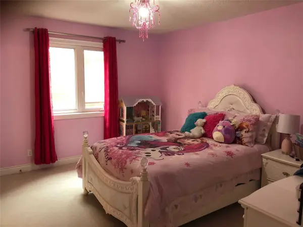 4 Louisburg CRES, Brampton, ON L6X 3A7