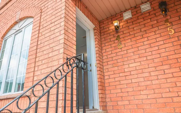 75 Strathaven DR #46, Mississauga, ON L5R 3W1