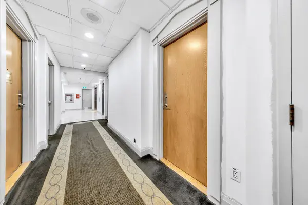 3 Hickory Tree RD #102, Toronto W04, ON M9N 3W5