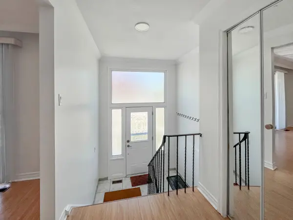 3485 Oakglade CRES, Mississauga, ON L5C 1X4