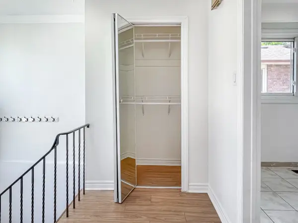 3485 Oakglade CRES, Mississauga, ON L5C 1X4