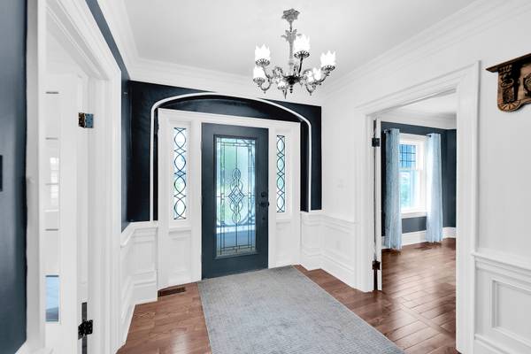 14 ROBINSON ST S, Grimsby, ON L3M 3C4