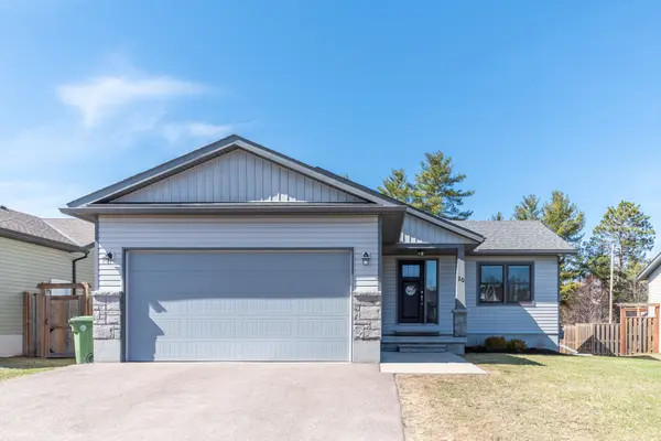10 Terrance DR, Petawawa, ON K8H 0G3