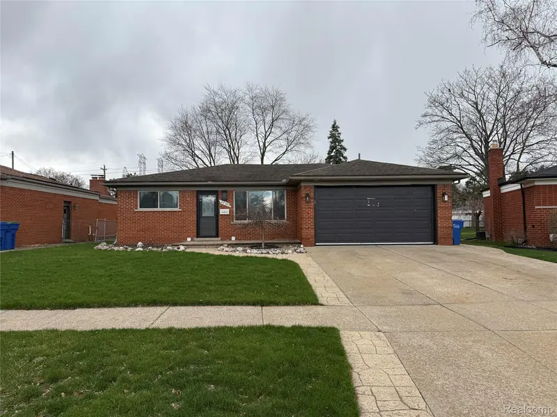 27589 Fairfield DR, Warren, MI 48088