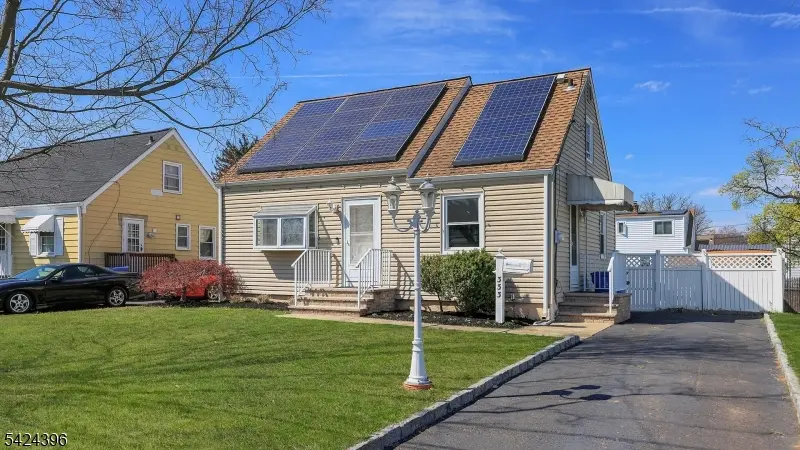 333 Giles Ave, Middlesex Boro, NJ 08846