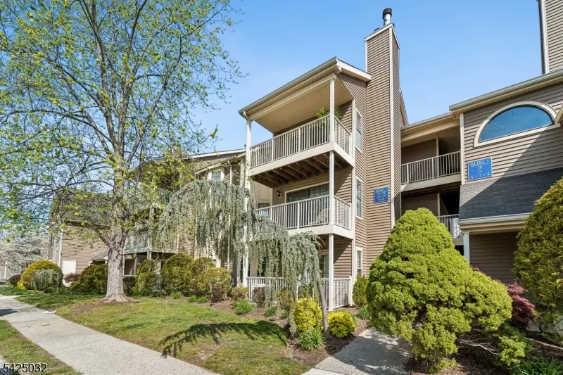 21 LEAR CT. #21, East Brunswick Twp., NJ 08816