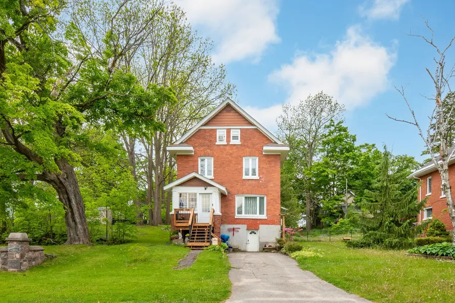 746 Sixth AVE, Tay, ON L0K 1R0