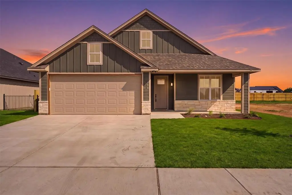 944 Huckleberry Lane, Tolar, TX 76476