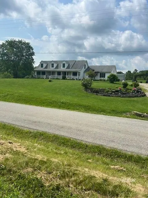 17777 Mush Run Rd, Athens, OH 45701