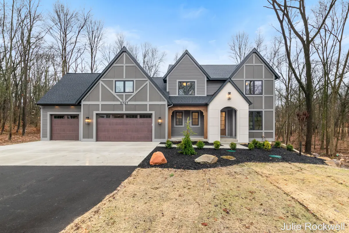 3727 Buttrick AVE SE, Cascade Twp, MI 49301