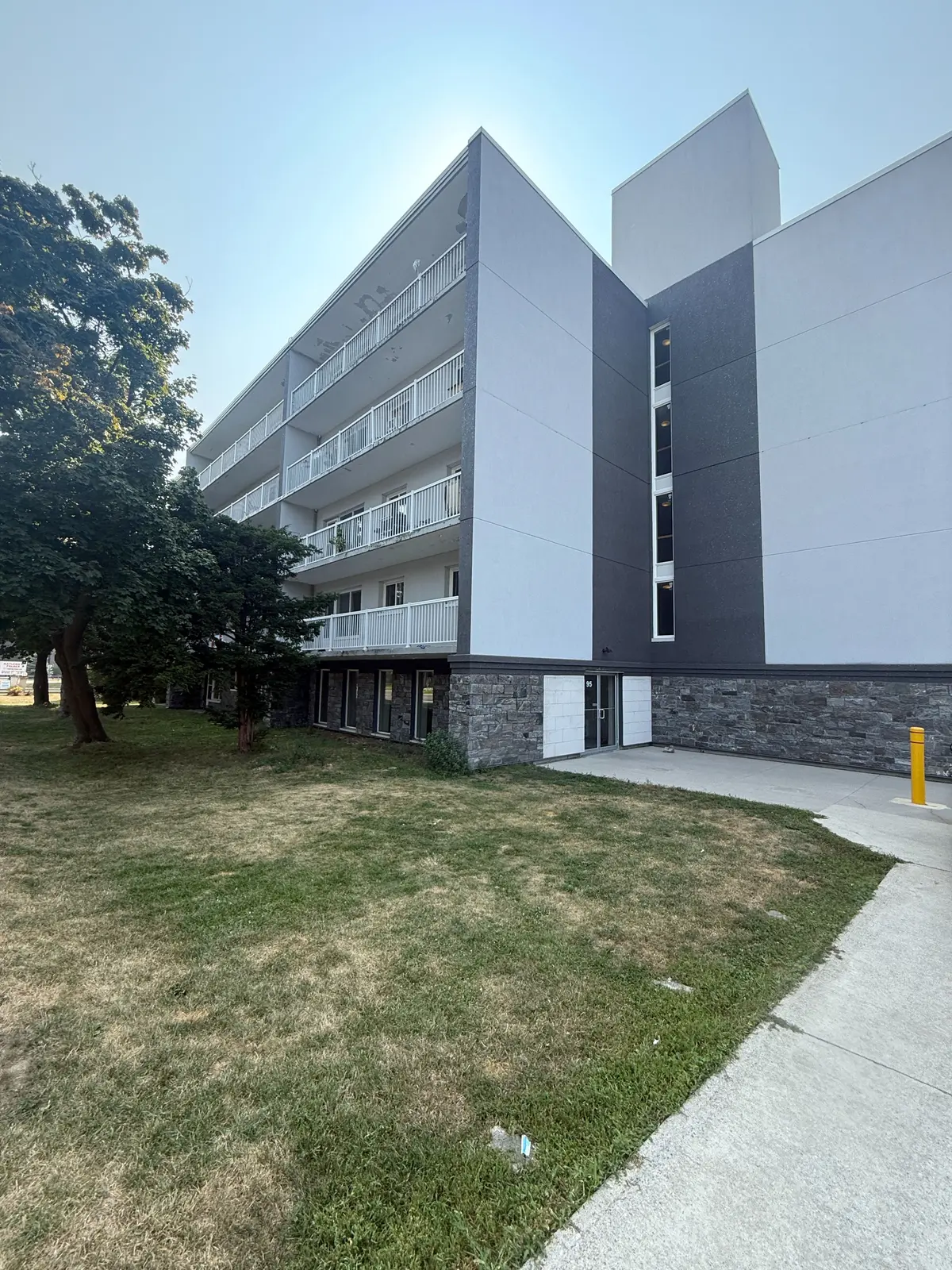 95 Taunton RD E #203, Oshawa, ON L1G 3T6