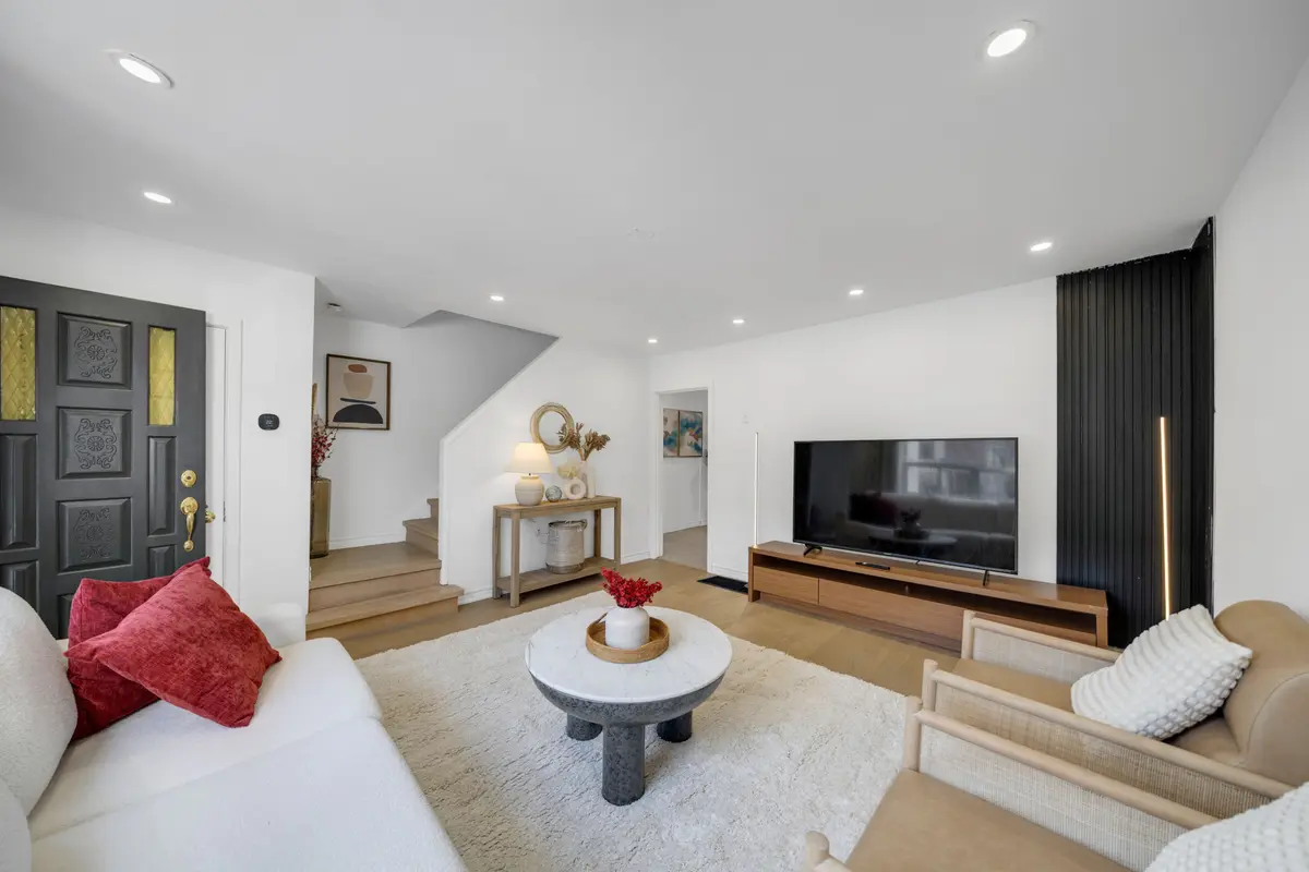 8312 Kipling AVE, Vaughan, ON L4L 2A8