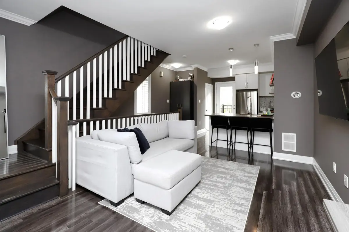 3077 Cawthra RD #10, Mississauga, ON L5A 2X4