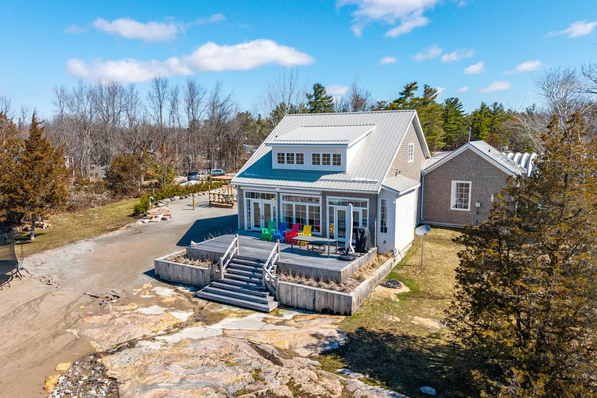 101 Evergreen LN, Georgian Bay, ON L0K 1S0