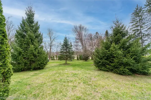 34550 Freedom RD, Farmington Hills, MI 48335