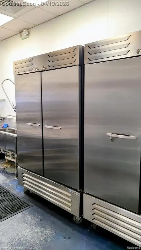 37649 Five Mile Rd, Livonia, MI 48154