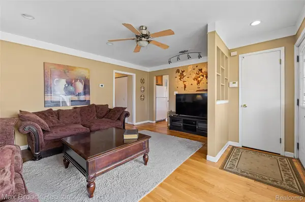 29064 Howard AVE, Madison Heights, MI 48071