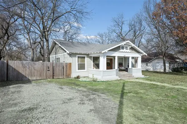 318 W Willingham Street, Cleburne, TX 76033