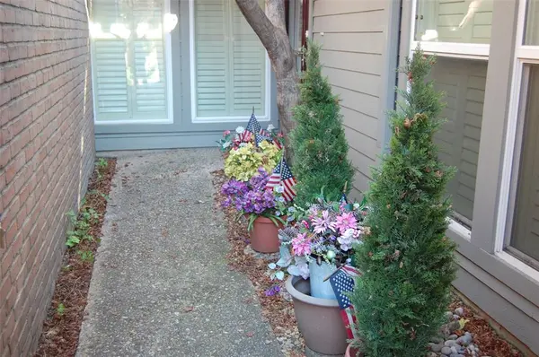 708 Carriage Way, Duncanville, TX 75137