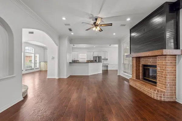 2 Treewood Court, Mansfield, TX 76063