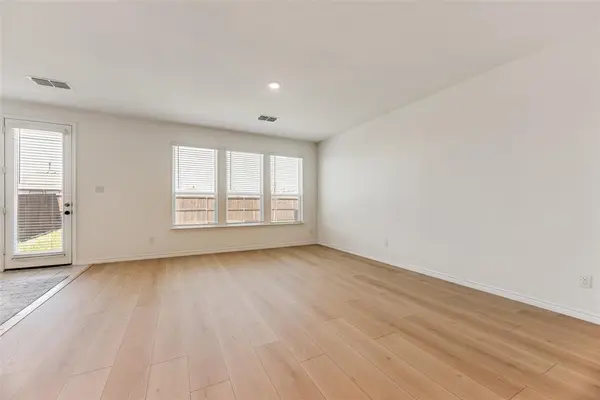 977 Adair Drive, Aubrey, TX 76227