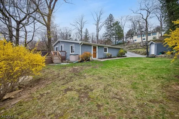 10 Laurel Trail, Kinnelon Boro, NJ 07405