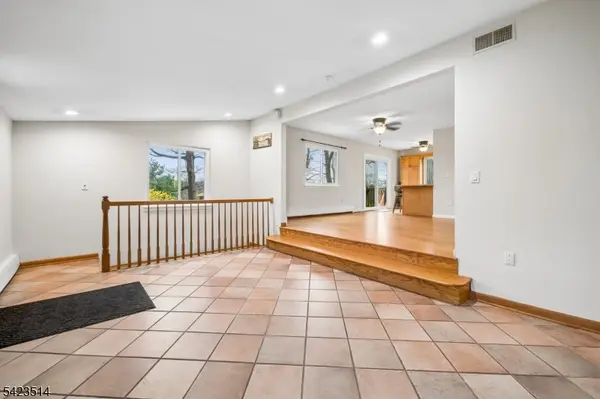 10 Laurel Trail, Kinnelon Boro, NJ 07405