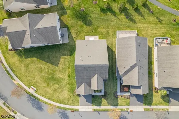 90 Schindler Ct, Franklin Twp., NJ 08873