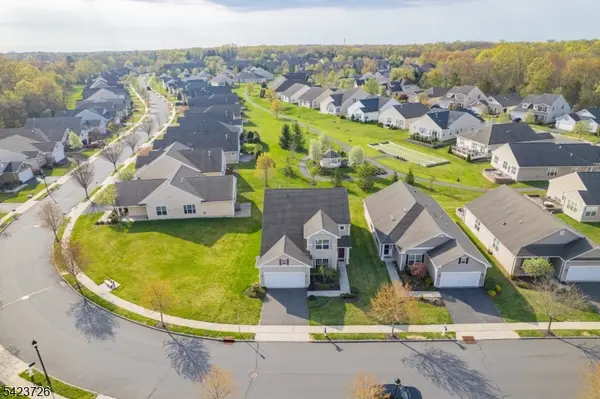 90 Schindler Ct, Franklin Twp., NJ 08873