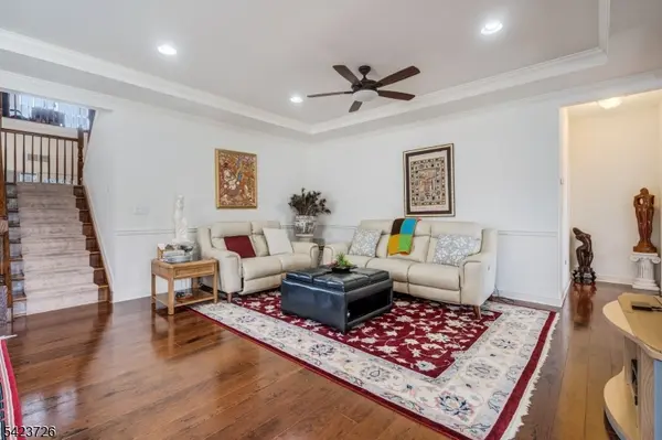 90 Schindler Ct, Franklin Twp., NJ 08873