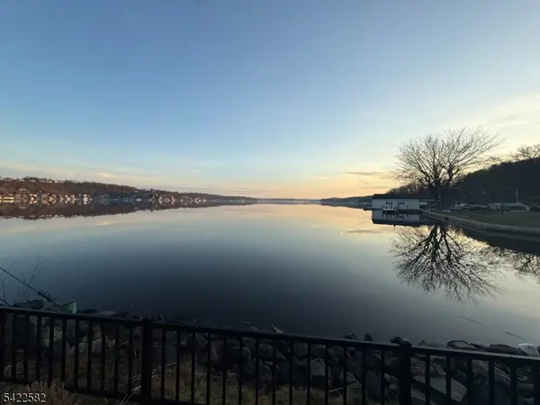 70 Bertrand Island Rd, Mount Arlington Boro, NJ 07856