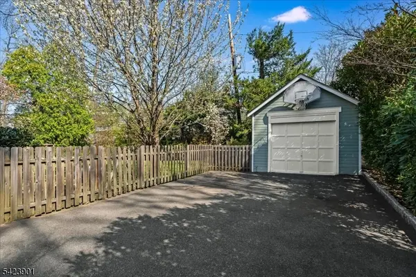 41 Oakwood Ave, Montclair Twp., NJ 07043