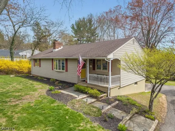 7 Rupells Rd, Clinton Town, NJ 08809